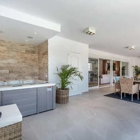 Вилла Luxury Heated Pool Jacuzzi Cinema Bbq Sunset Марбелья
