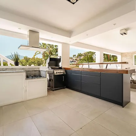 Villa Luxury Heated Pool Jacuzzi Cinema Bbq Sunset *