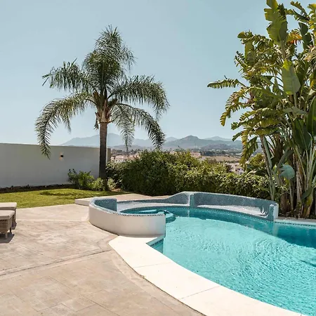 Villa Luxury Heated Pool Jacuzzi Cinema Bbq Sunset